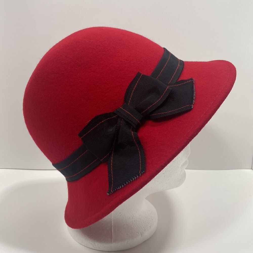Womens 100% Wool Red Black Bow Tie Hat